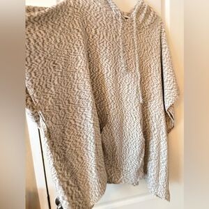 Cozy Grey Patterned Poncho with kangaroo pocket, very soft and comfortable